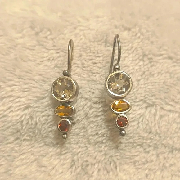 Jewelry - #337 Vintage earring